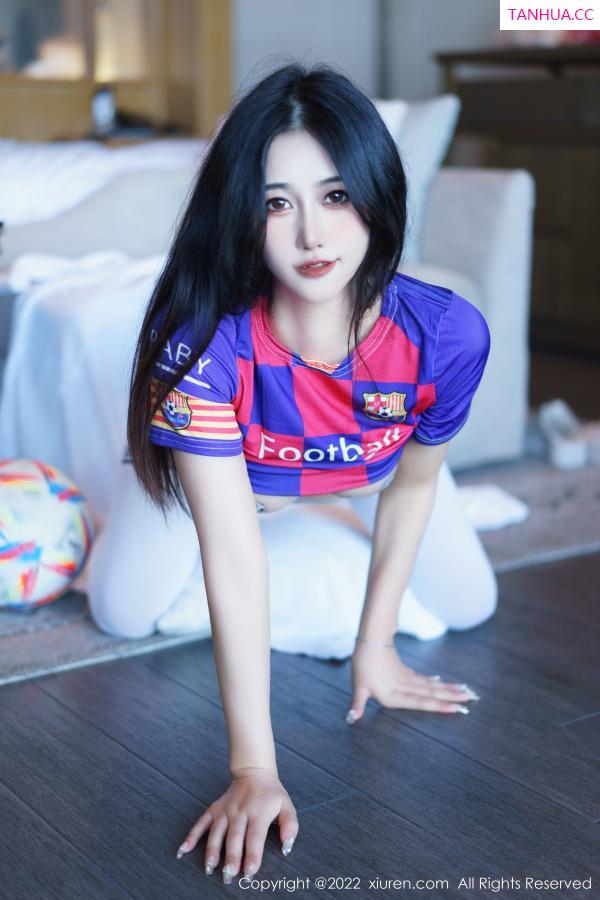 laura阿姣  [XiuRen]高清写真图 2022.12.15 No.6004 laura阿姣 美腿足球第28张图片